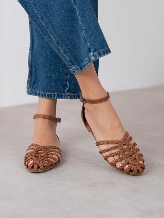 Amira Sandal - Taba