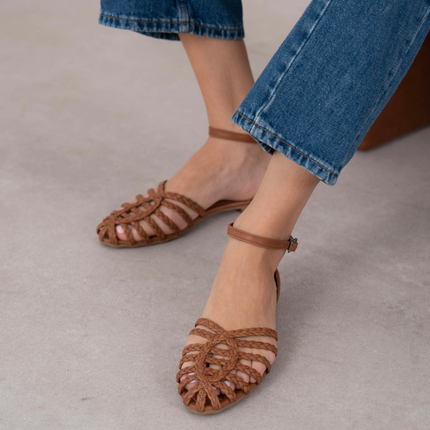 Amira Sandal - Taba