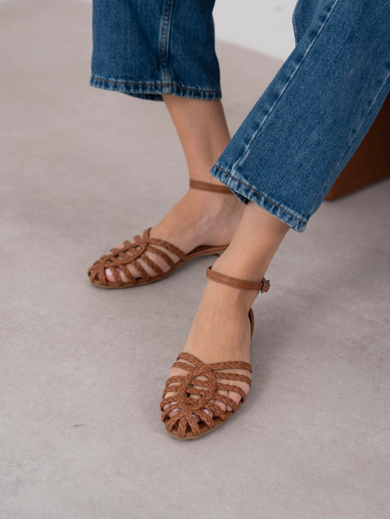Amira Sandal - Taba